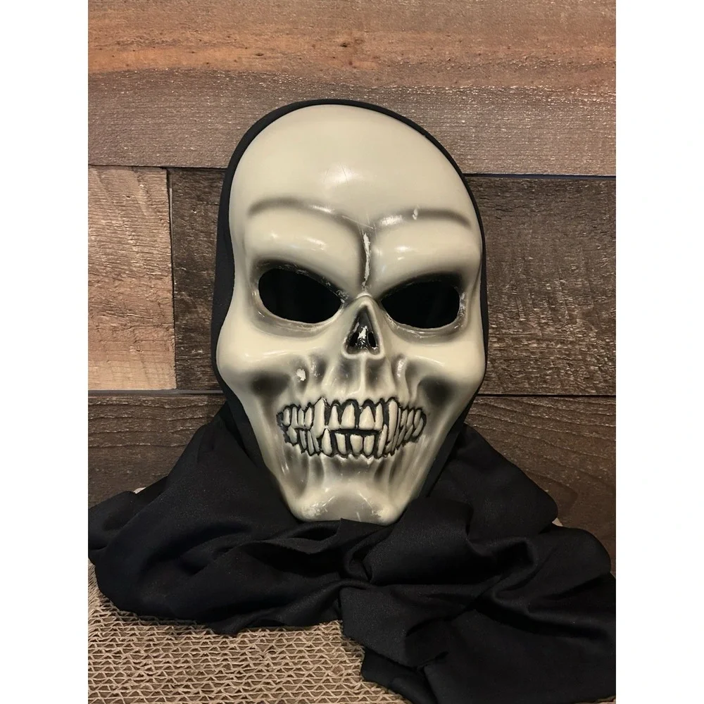 Fun World Easter Unlimited‎ Halloween Skeleton Skull Mask